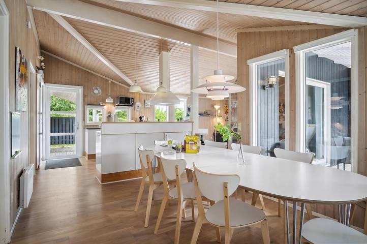 Ferienhaus für 10 Personen, mit Terrasse und Whirlpool sowie Garten und Sauna, mit Haustier auf Seeland - 3