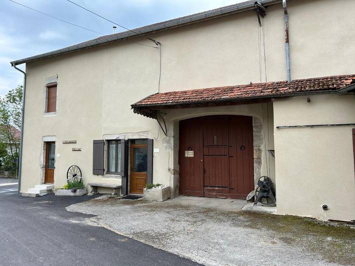 Location de vacances pour 8 personnes, avec vue sur le lac ainsi que vue et jardin à Largillay-Marsonnay - 4