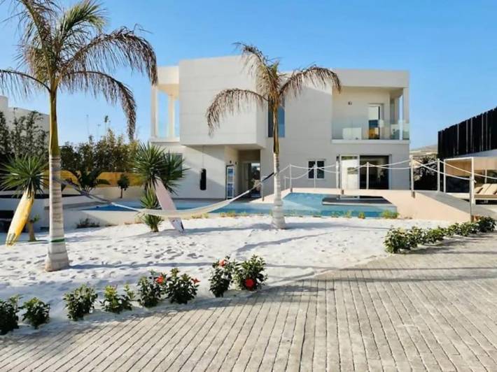 Chalet para 8 personas, con piscina además de terraza y jardín - 1