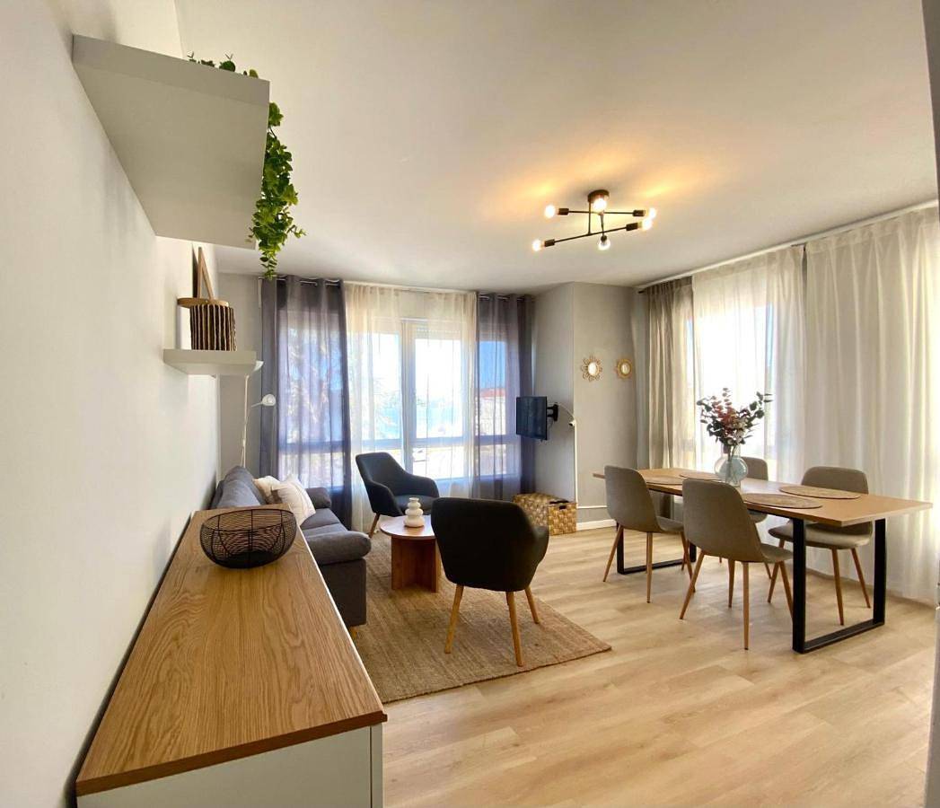 Apartamento inteiro, Two-Bedroom Apartment in Praia da Ribeira (Miño), Minho