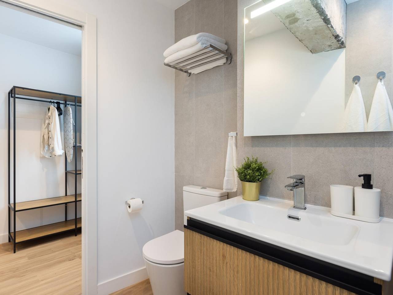 Apartamento vacacional entero, Refugio junto a la playa con lavadora, WiFi y cocina completa in Distrito Centro-Ifara, Santa Cruz de Tenerife