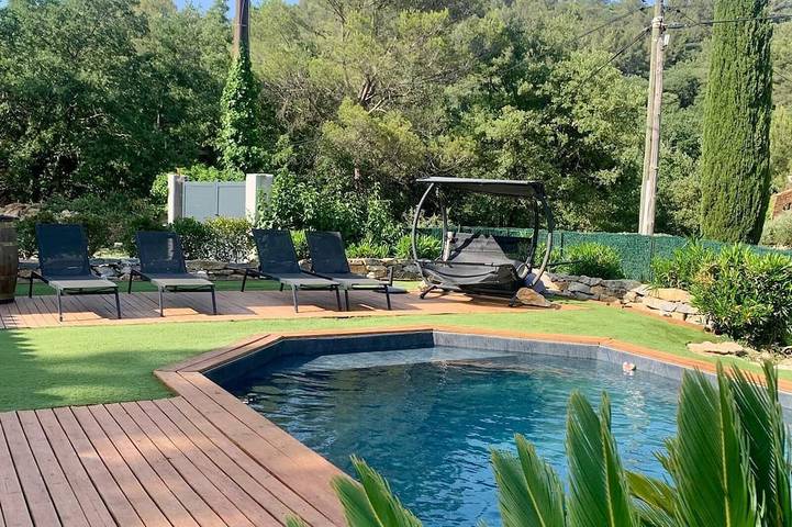 Location de vacances pour 9 personnes, animaux acceptés à Évenos