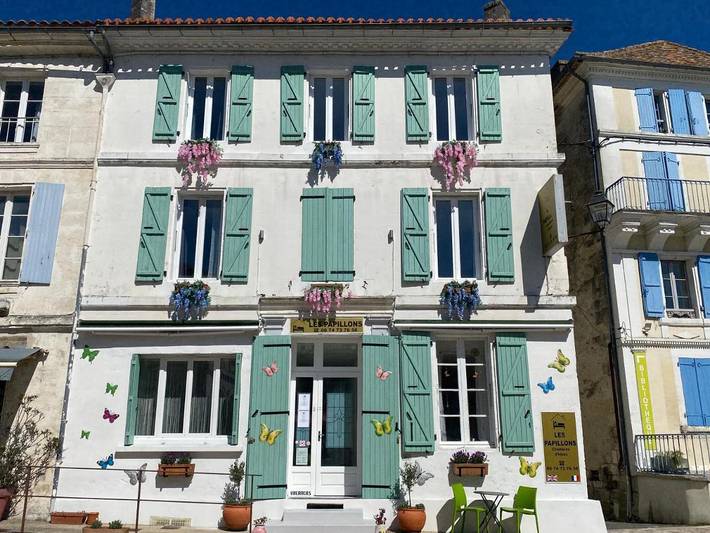 Gîte pour 2 personnes, avec vue et terrasse à Verteillac