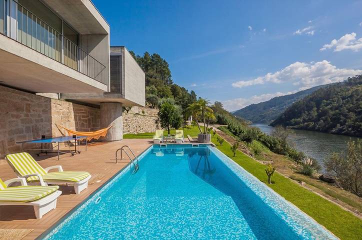 Location de vacances pour 10 personnes, avec vue et jardin ainsi que sauna et piscine dans São Lourenço do Douro
