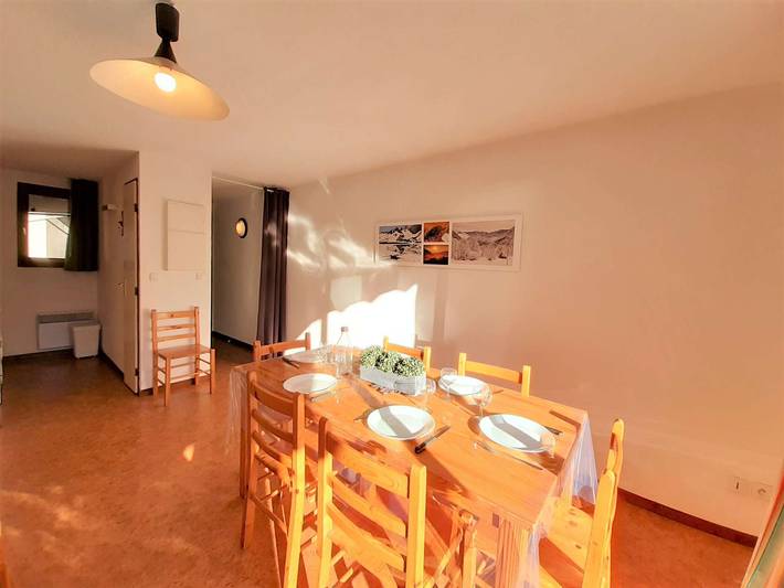 Entire apartment, Spacious 3Br Apartment in Saint Lary Soulan - Sleeps 6, South Facing, Parking, Ski Storage in Vignec, Pyrenees National Park
