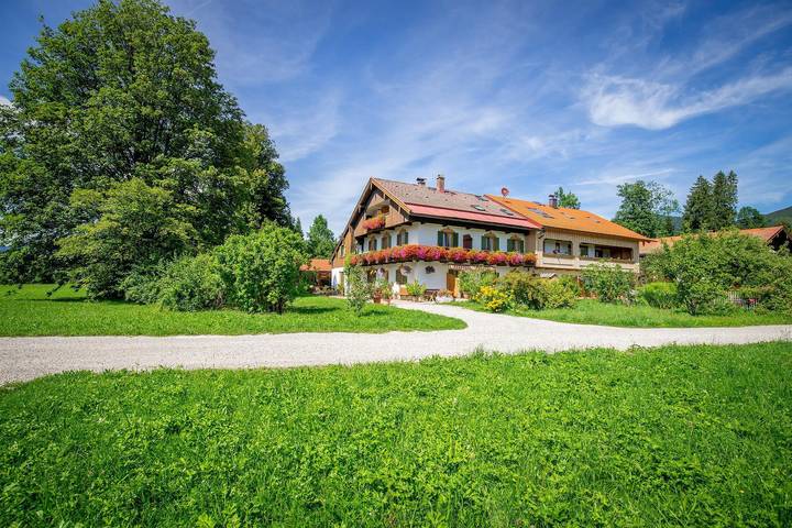 Zimmer für 2 Personen, mit Balkon und Terrasse sowie Whirlpool und Garten