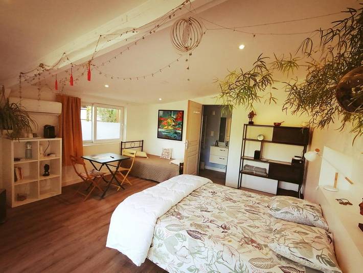 Chambre d’hôte pour 3 personnes, avec jardin ainsi que vue et terrasse
