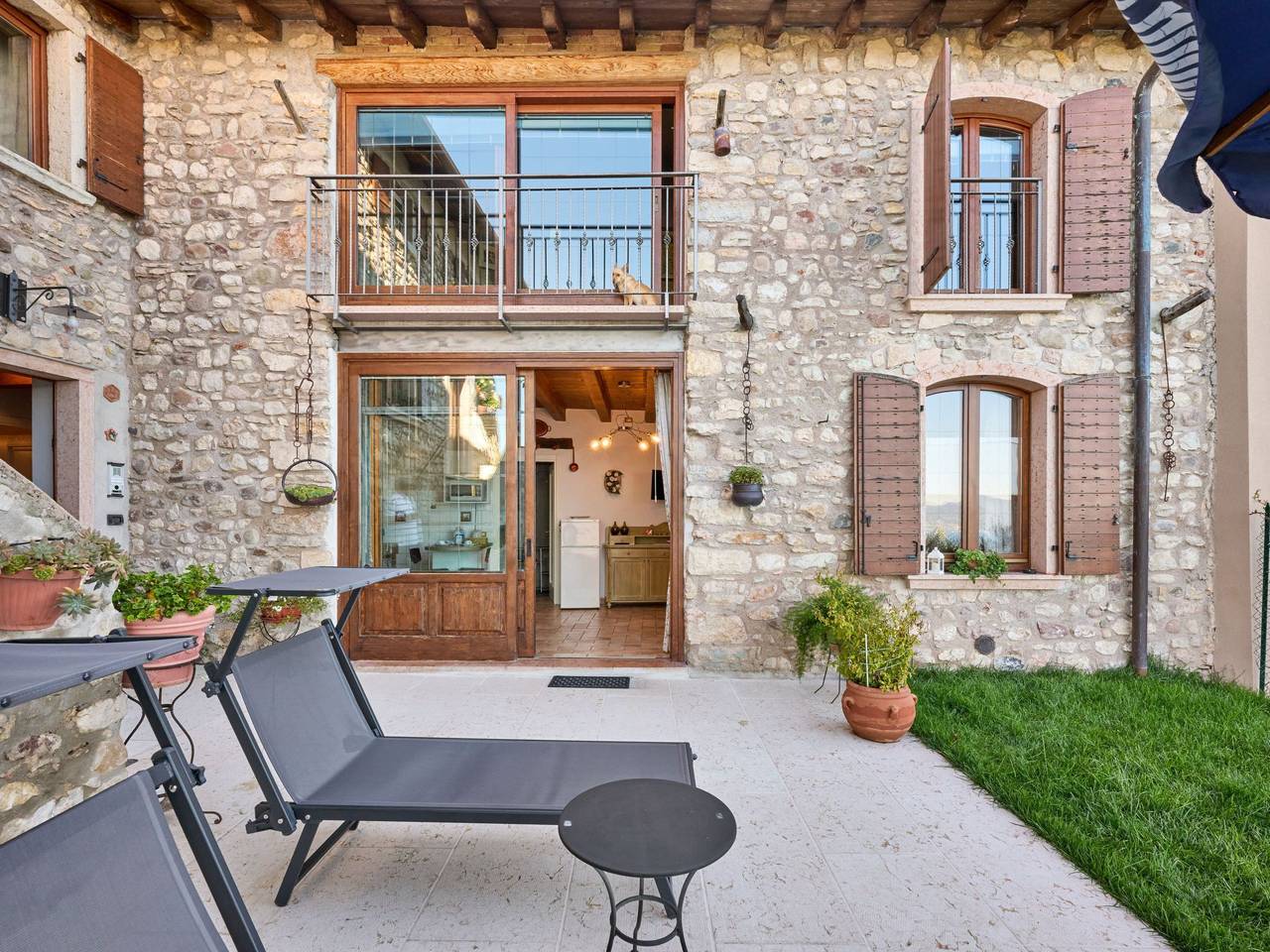 Entire apartment, Casa Silvia Ii in Torri del Benaco, Garda Mountains