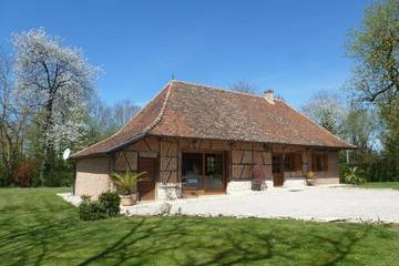 Gîte pour 6 personnes, avec jardin à Simard (Saône-et-Loire)