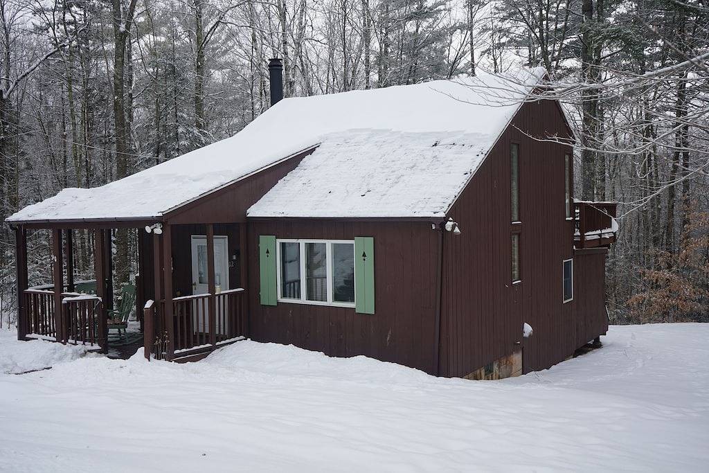 Alpine Retreat 1000' from amenities in Campton, Grafton County