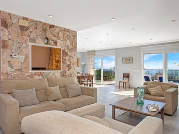 Villa for 9 Guests in Lloret de Mar, Costa Brava, Picture 3