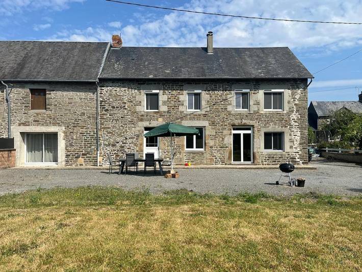 Location de vacances pour 12 personnes, avec Terrasse et Jardin dans Folligny