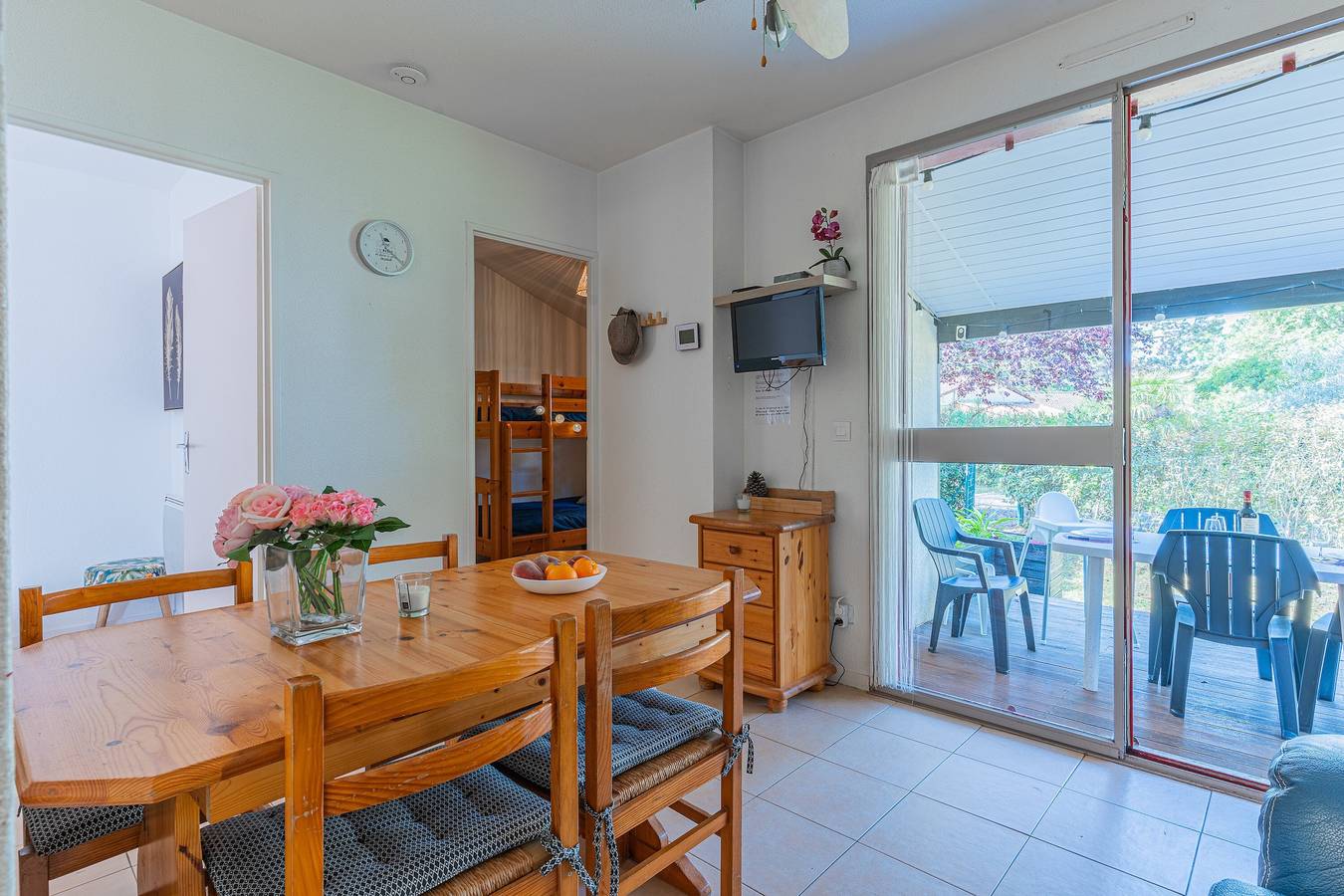 Logement dans le village de vacances 'Gite Les Moussaillons' avec terrasse privée et Wi-Fi in Hourtin, Parc naturel régional du Médoc