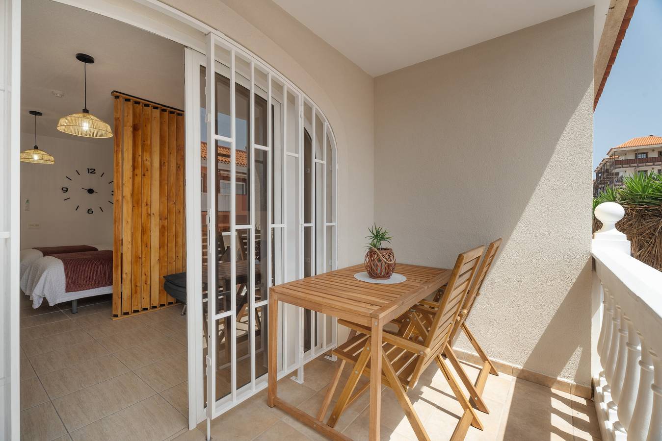 Estudio entero, Estudio vacacional 'Carolina 208' con vistas a la montaña, Wi-Fi y aire acondicionado in Costa del Silencio, Arona 
