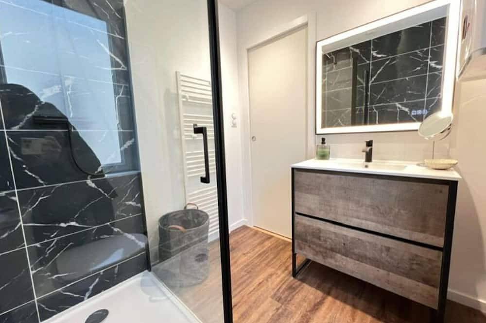 Entire apartment, Studio Cocooning au Centre Bourg de Lannilis in Lannilis, Brest region