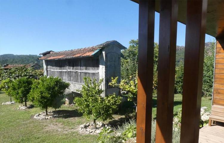 Location de vacances pour 4 personnes, avec vue et terrasse ainsi que jardin et piscine à Fafe - 4