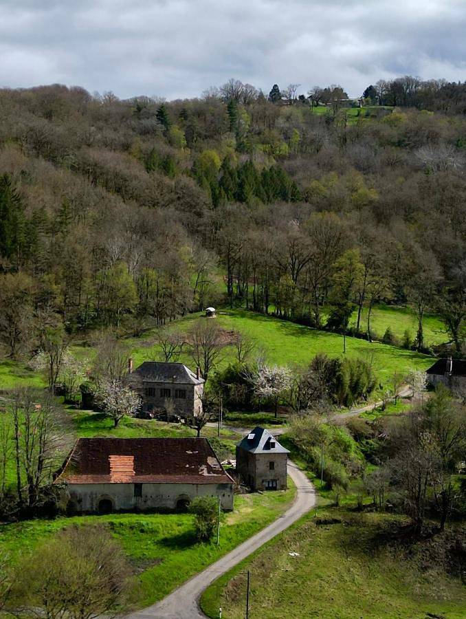 Location de vacances pour 6 personnes, avec vue ainsi que terrasse et jardin, animaux acceptés à Brivezac - 2