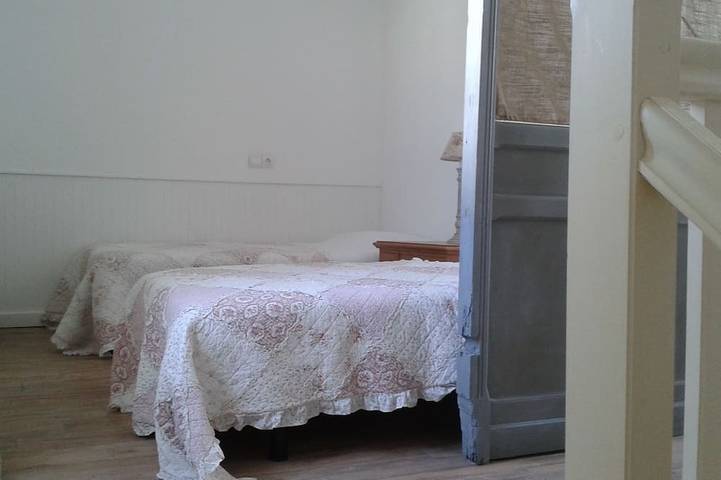 Gîte pour 5 personnes, avec jardin à Arces - 4