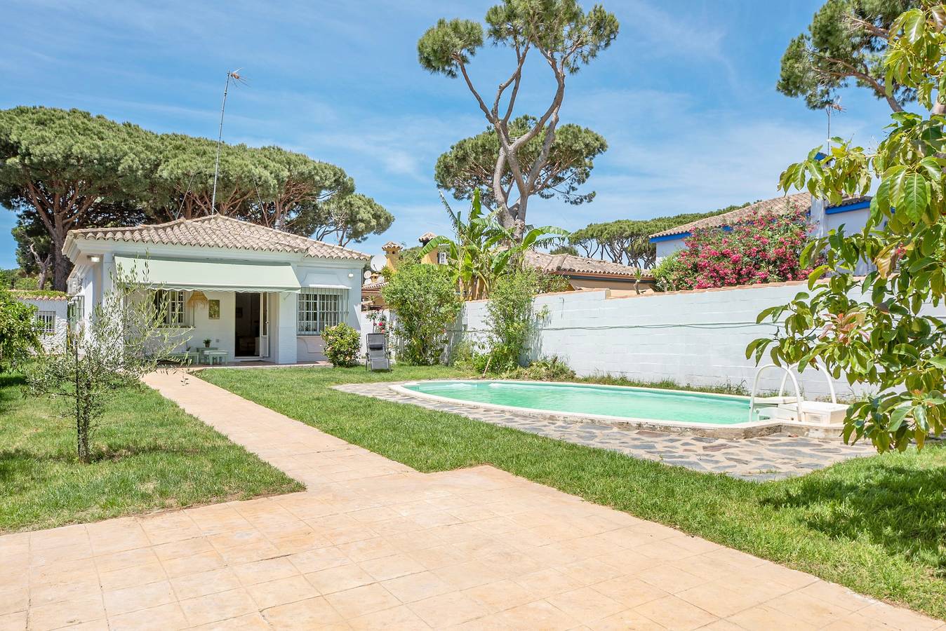 Exklusive Villa für Ihren Urlaub in Chiclana in Playa La Barrosa, Chiclana de la Frontera