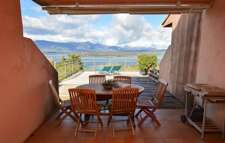 Une oasis en bord de mer : appartement avec piscine près de la plage de Cala Rossa in Porto-Vecchio, Arrondissement de Sartène