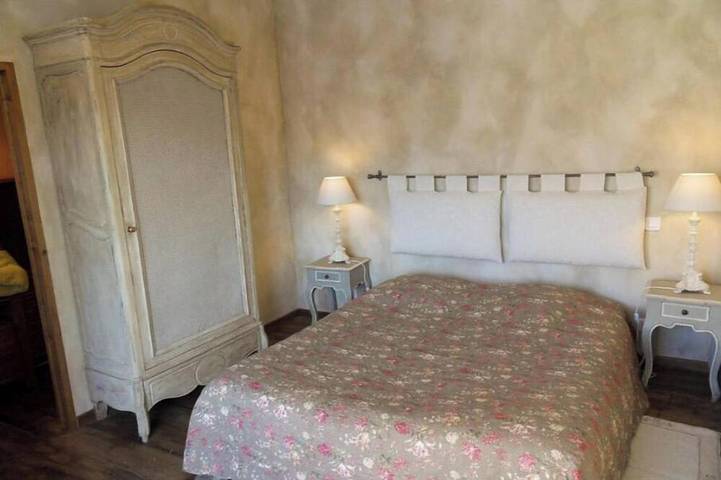 Gîte pour 5 personnes, avec terrasse ainsi que piscine et jardin à Niozelles - 3