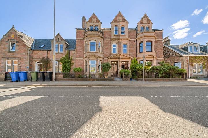 Chalet for 21 people, with garden in Inverness