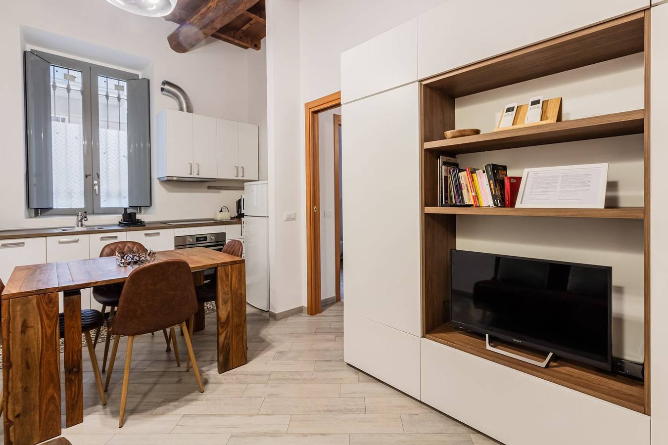 Appartamento intero, Moderno loft nel cortile di un casale storico in Corsico, Provincia di Milano