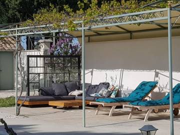 Location de vacances pour 4 personnes, avec jardin et piscine à Violès