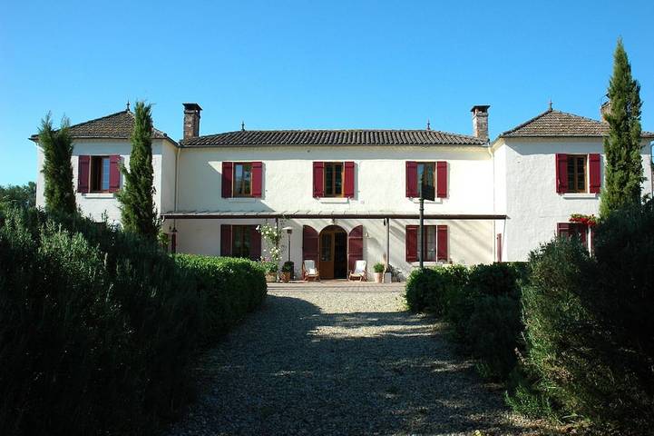 Gîte pour 5 personnes, avec piscine et jardin à Lucmau