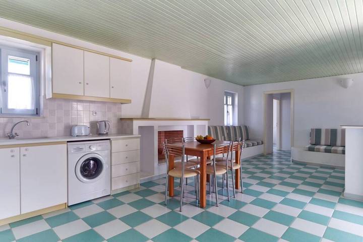 Location de vacances pour 6 personnes, avec terrasse et jardin, adapté aux familles dans Paros - 3