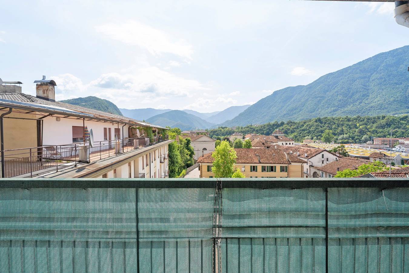 Appartamento intero, Appartamento 'Isola' con vista montagna, terrazza privata  e Wi-Fi in Feltre, Gruppo del Cimonega