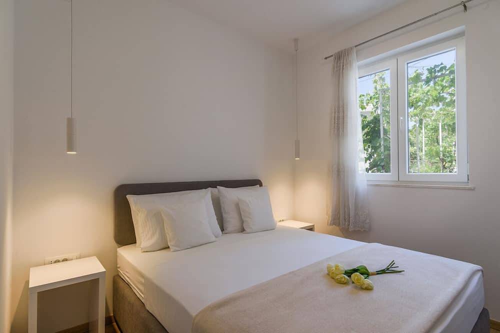 Ganze Wohnung, Luxus-Wohnung buchstäblich am Strand - spektakuläre Aussicht in Seget Vranjica, Split-Dalmatien