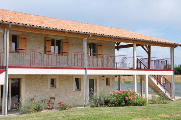 Gîte pour 8 personnes, avec piscine ainsi que jardin et terrasse à Margueron