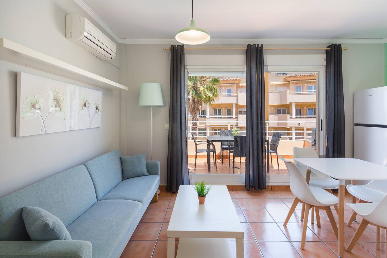 Ganze Wohnung, Ferienwohnung 'Par3' mit Gemeinschaftspool und privater Terrasse in Oliva, Costa Blanca