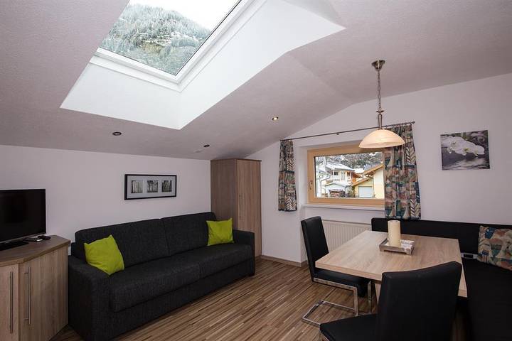 Hütte für 4 Personen, mit Terrasse im Ötztal - 2