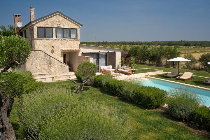 Ferienhaus für 9 Personen, mit Garten und Sauna, kinderfreundlich in Biograd na Moru