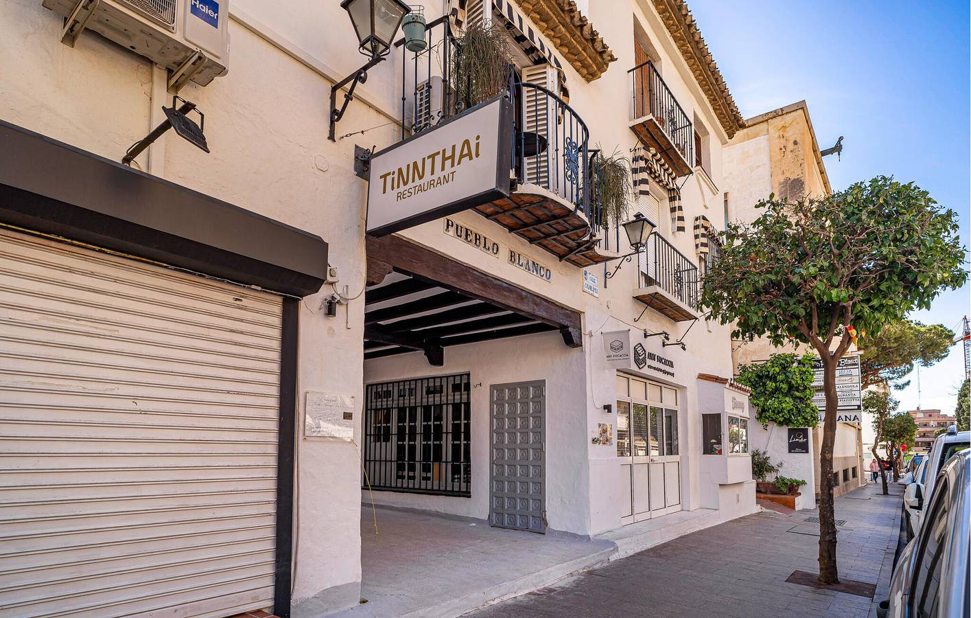 Entire holiday apartment, Cozy Apartment with Terrace near Playamar Beach in Playa El Bajondillo, Torremolinos