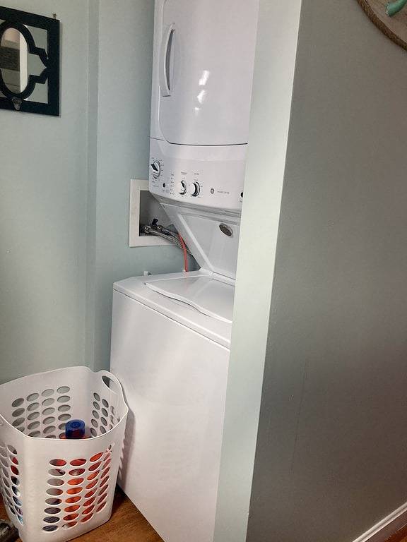 Scituate oceanfront gem; 5Br w/ wrap around deck. Perfect for family & friends in Scituate, Massachusetts