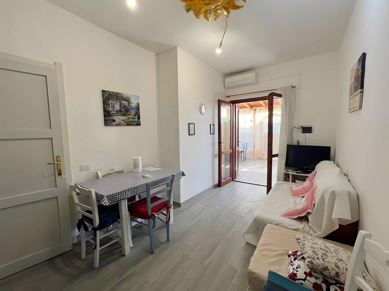 Appartamento intero, Appartamento 'La Casetta Di Lulu' con terrazza privata, giardino privato e aria condizionata in Crabonaxa/Villasimius, Villasimius
