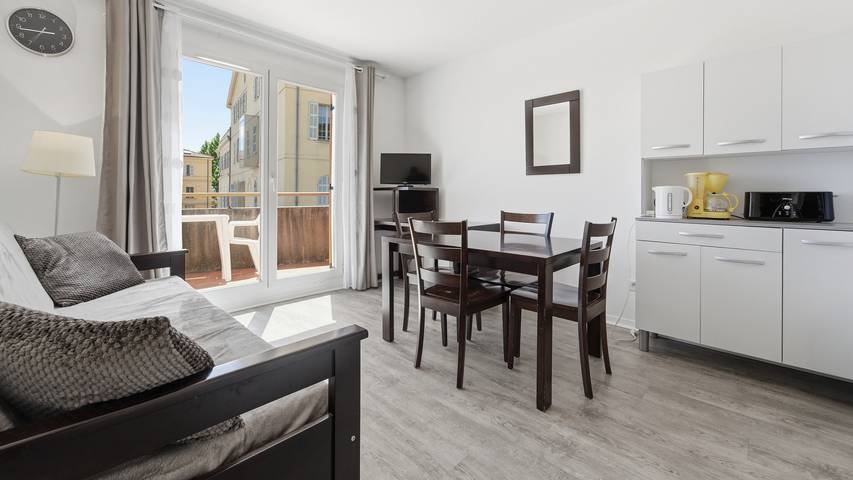 Ferienwohnung für 4 Personen, mit Pool und Balkon - 1