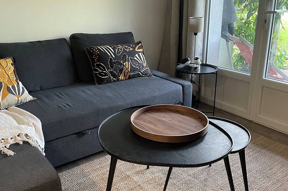Appartement entier, Gîte  tout confort, spacieux jardin avec piscine, proche de l'Erdre. in Sucé-sur-Erdre, Région de Nantes