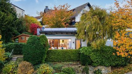Ferienhaus für 4 Personen, mit Terrasse und Seeblick sowie Garten am Sorpesee