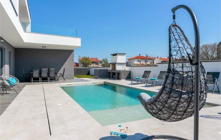 Gemütliche 147 m² große Wohnung mit Terrasse, WLAN und Strand in der Nähe in Premantura, Südküste Istrien
