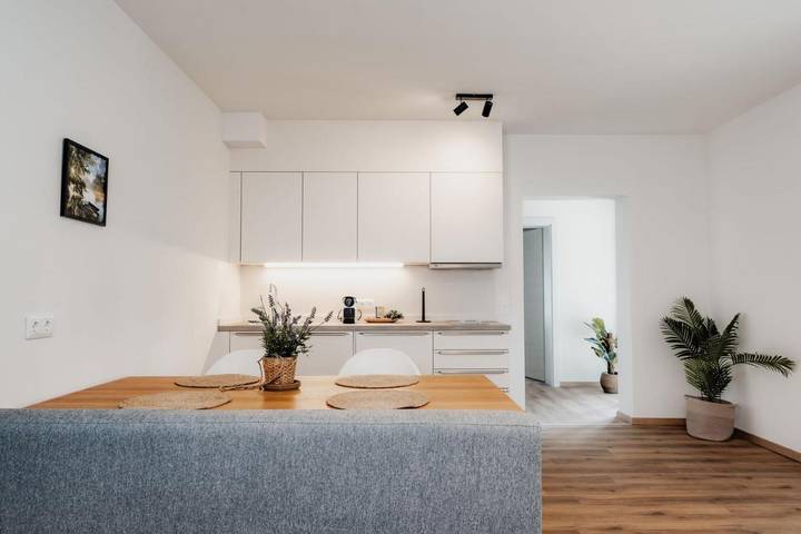 Ferienwohnung für 5 Personen, mit Seeblick und Ausblick sowie Garten, mit Haustier