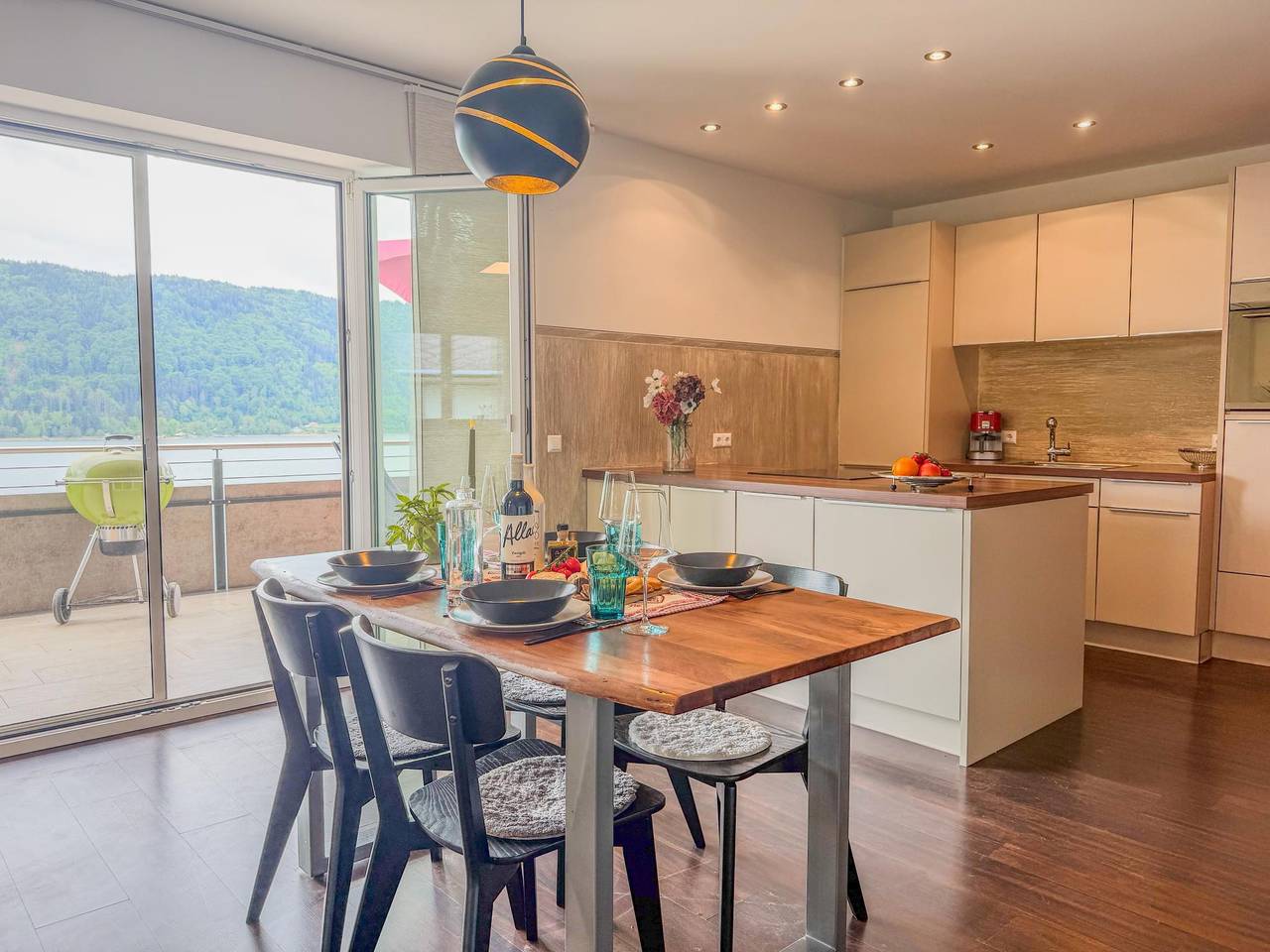 Entire apartment, Modern apartment with lake view at Lake Ossiach. in Treffen am Ossiacher See, Gerlitzen