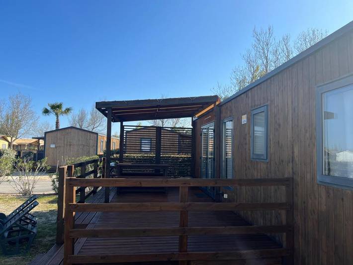 Camping pour 6 personnes, avec bassin pour enfant et piscine ainsi que vue et jardin, animaux acceptés à Torreilles - 4