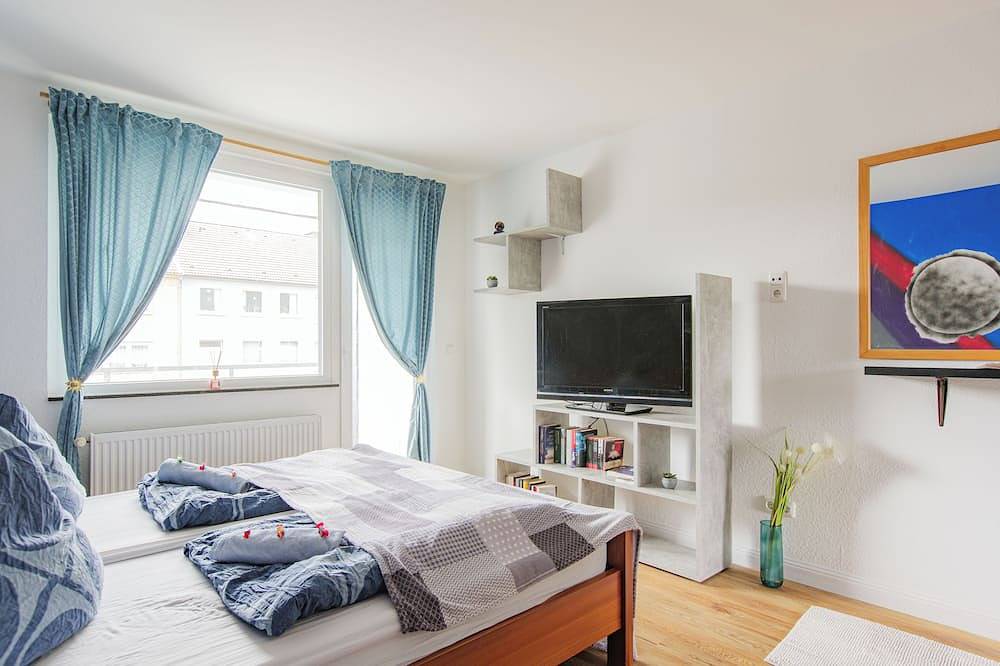 Entire apartment, - Stellar Haven Deluxe with Cosmic Design - 3-Room Space-Themed Apartment 75 qm- in Duisburg, Ruhr district