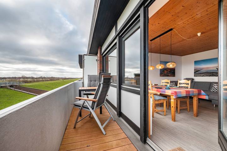 Ferienwohnung für 2 Personen, mit Balkon und Seeblick in Schillig