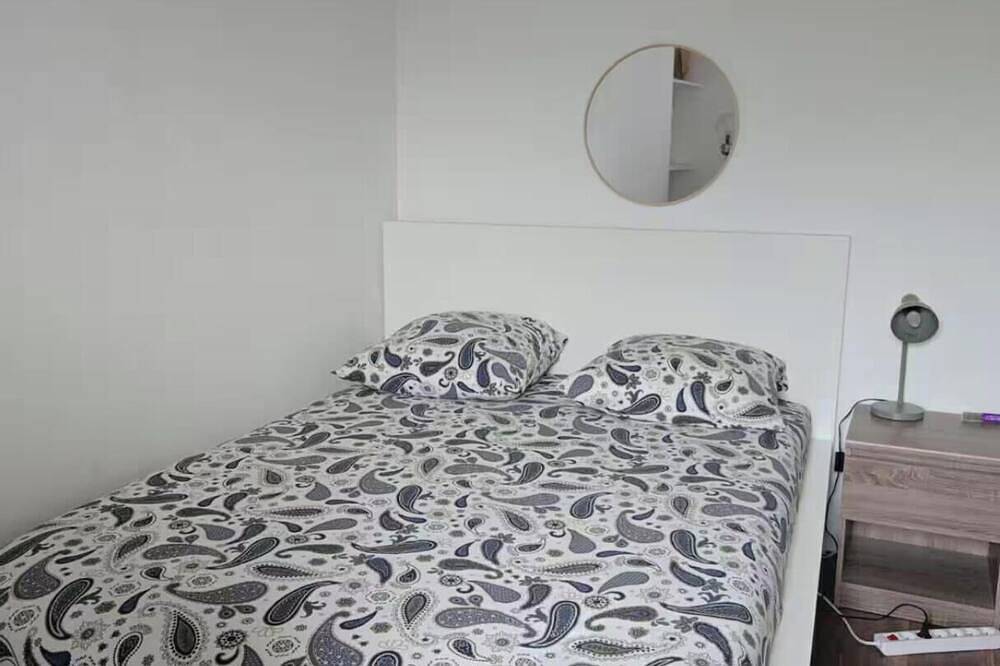 Apartamento entero, Large T2 near Poitiers train station, 12-minute drive from Futuroscope in Buxerolles, Vienne