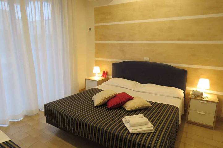 Apartamento entero, Apartamento de vacaciones con balcón y aire acondicionado in Fogliano Marina, Riccione
